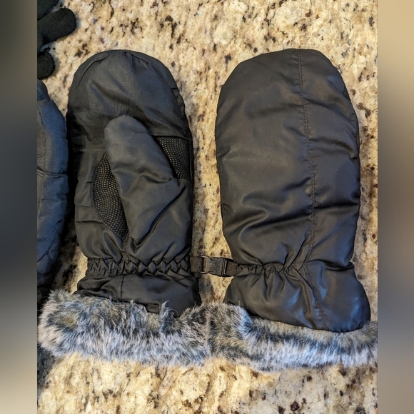 Woman's gloves & Mitts Size S or Youth L - Picture 7 of 10